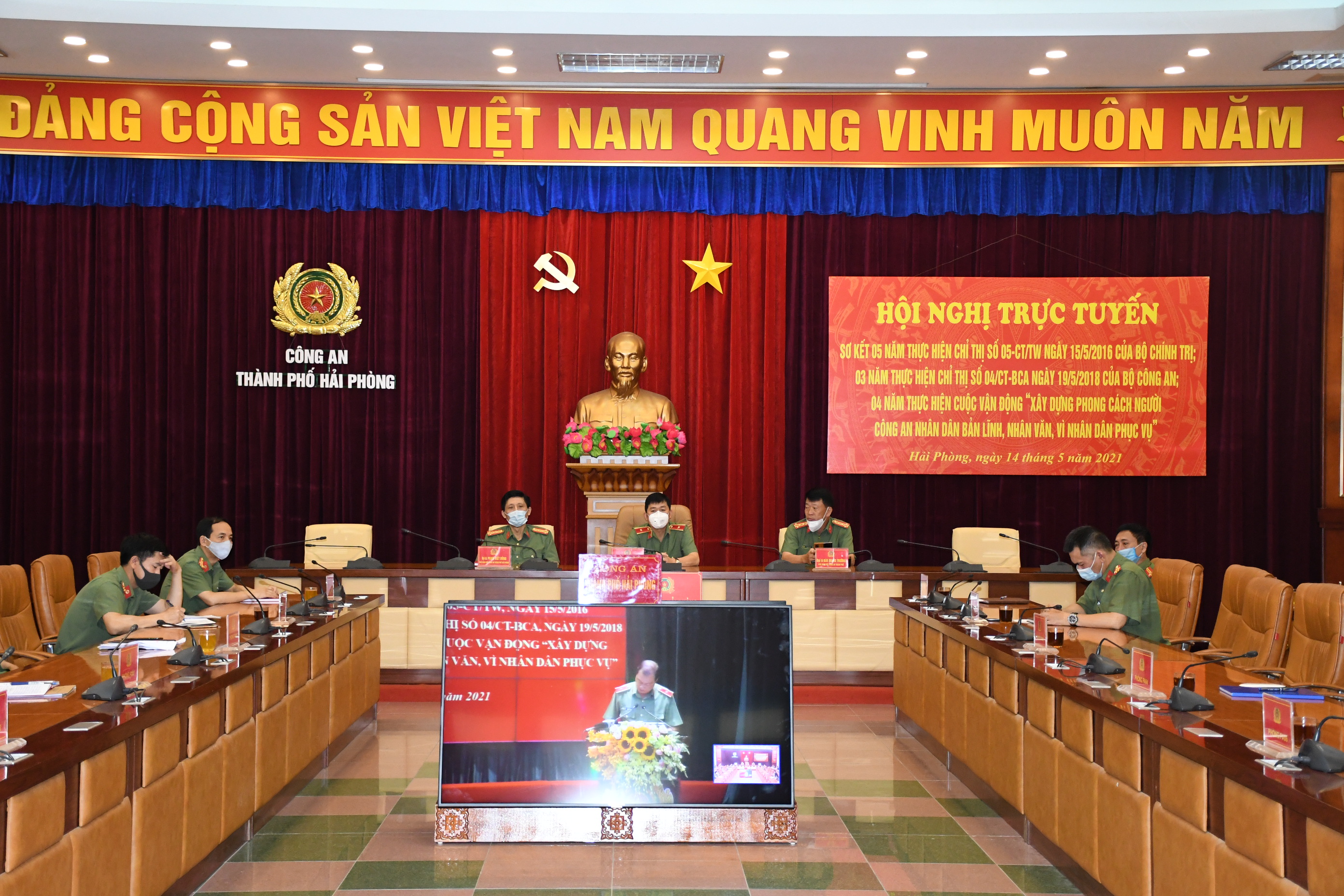 Đẩy mạnh học tập và làm theo tư tưởng, đạo đức, phong cách Hồ Chí Minh trong Công an nhân dân